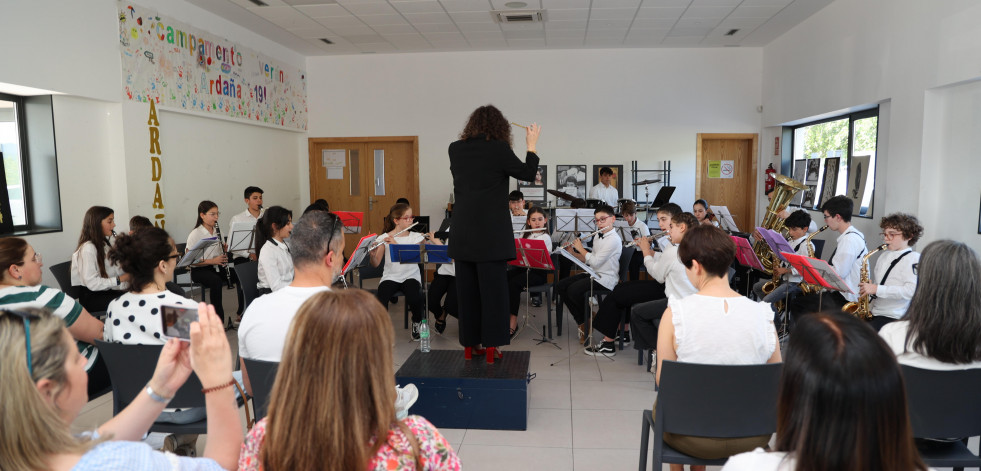 El Conservatorio lleva a Ardaña la música de la Banda Infantil