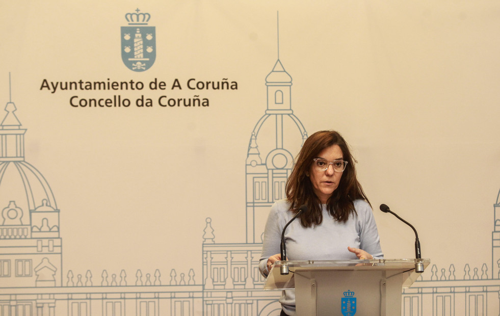 La alcaldesa de A Coruña inicia los trámites para renovar el convenio con el Depor en los términos actuales