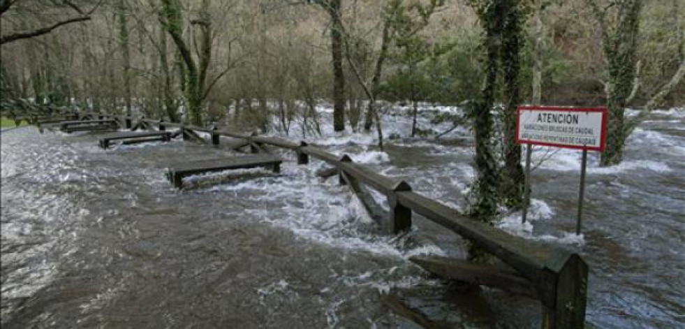 La presa de Ribeira, en As Pontes, abre las compuertas por riesgo de desbordamiento