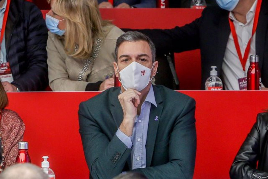 Sánchez anuncia que "pronto" se suprimirá la obligatoriedad de las mascarillas en el interior de los edificios