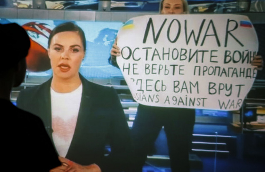 La periodista Marina Ovsiannikova condenada a una multa tras su protesta en televisión