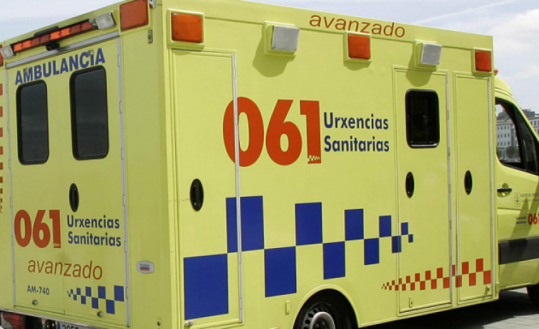 Fallece un joven al salirse con su coche de la vía en Carballo