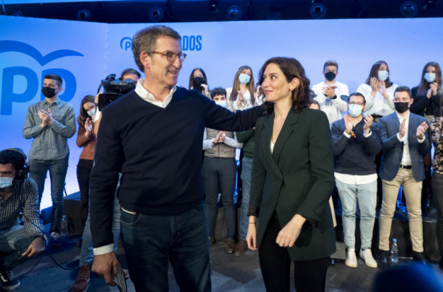 Ayuso ve a Feijóo como una persona "solvente" y vaticina que vienen "los mejores momentos" para el PP