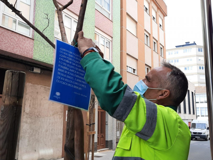 Los versos florecen en los barrios de Carballo para celebrar el Día de la Poesía