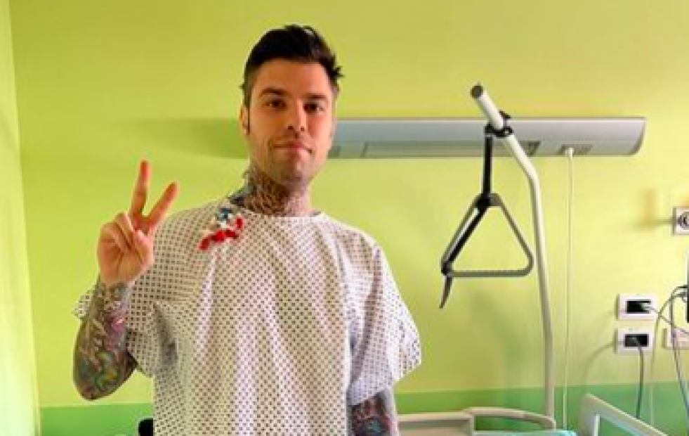 Fedez celebra el éxito de la operación para extirparle un tumor de páncreas
