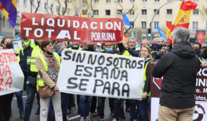 El Gobierno español y los transportistas llegan a un acuerdo, pero sigue la huelga