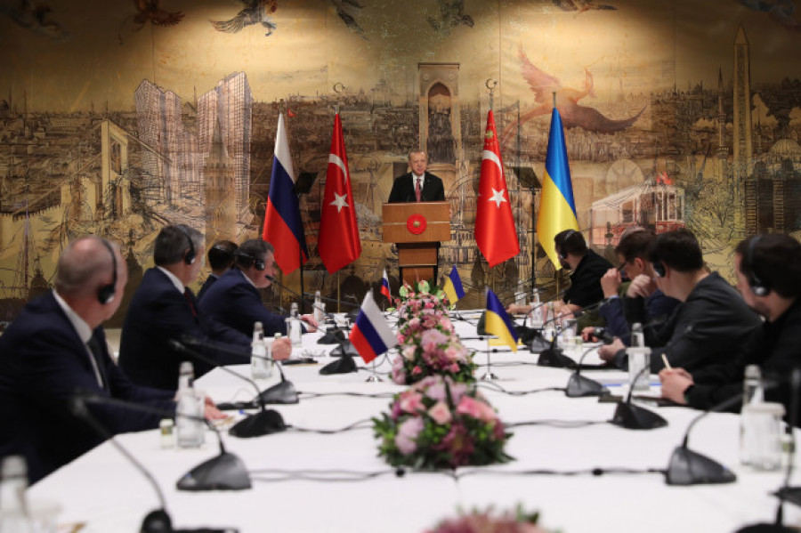 Rusia y Ucrania inician ronda de negociaciones presenciales en Turquía