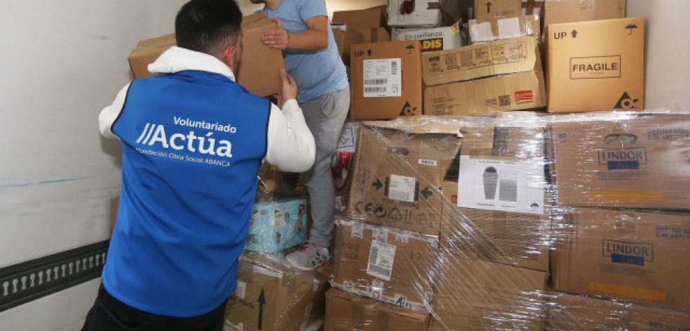 Abanca envía 23 toneladas de ayuda humanitaria con AGA-Ucraína