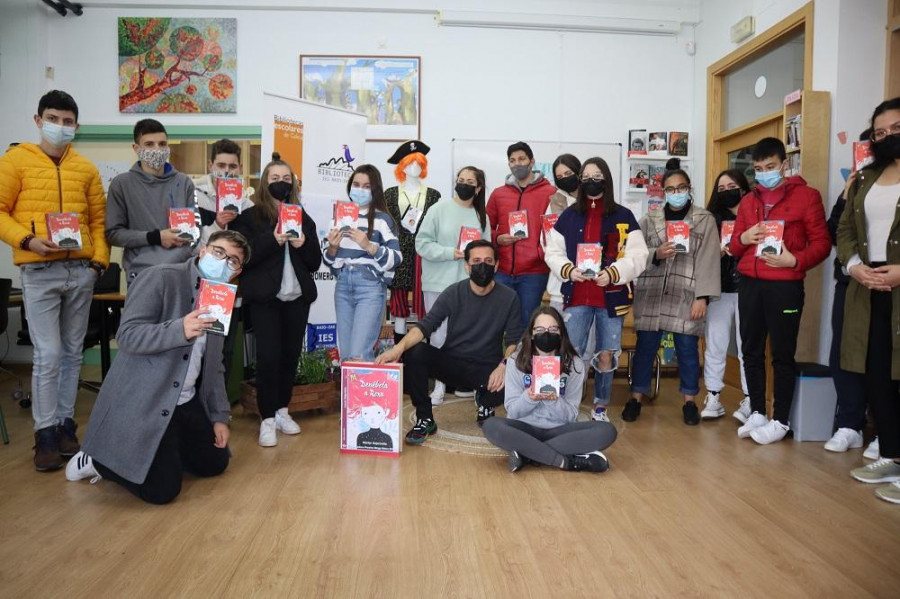 Héctor Cajarabille abre el Mes do Libro en el instituto de Baio