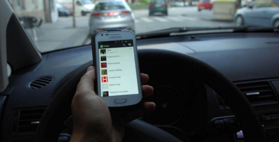 El 45% de los españoles admite utilizar el móvil mientras conduce