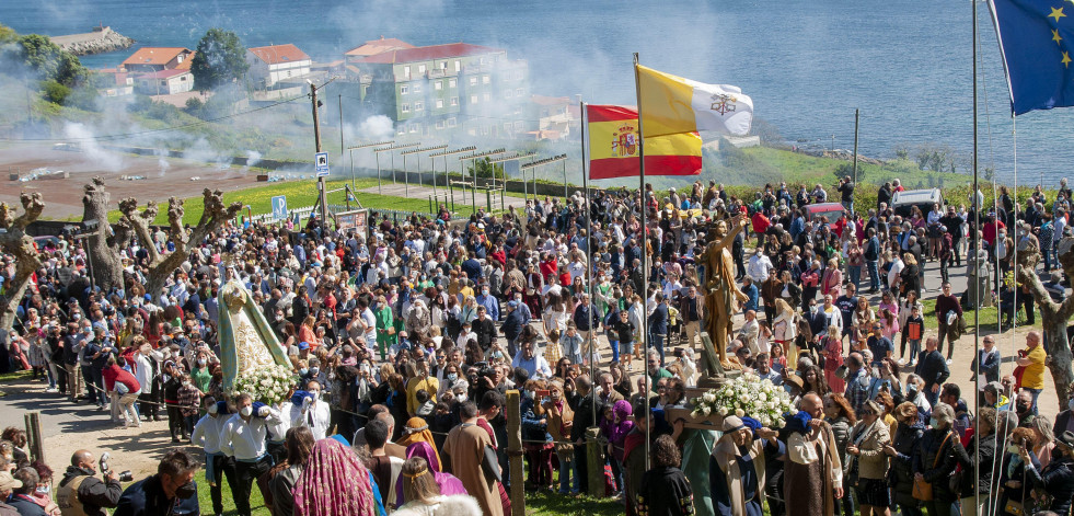Multitudinario Domingo de Resurrección en Fisterra
