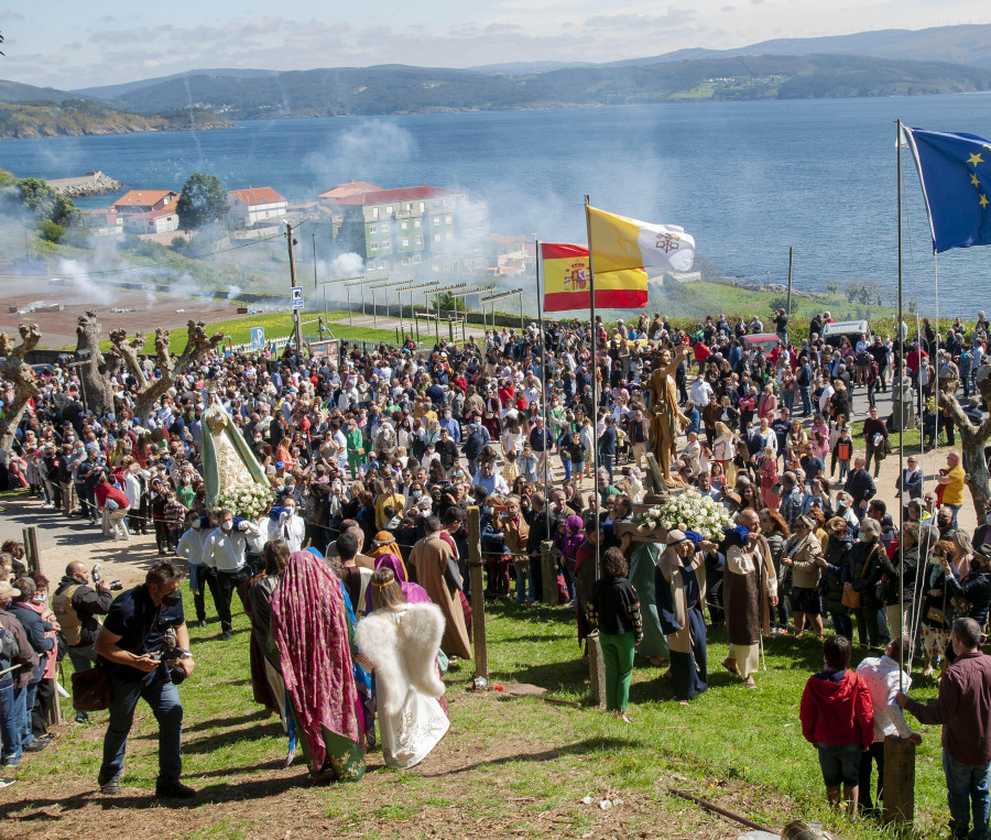 Multitudinario Domingo de Resurrección en Fisterra