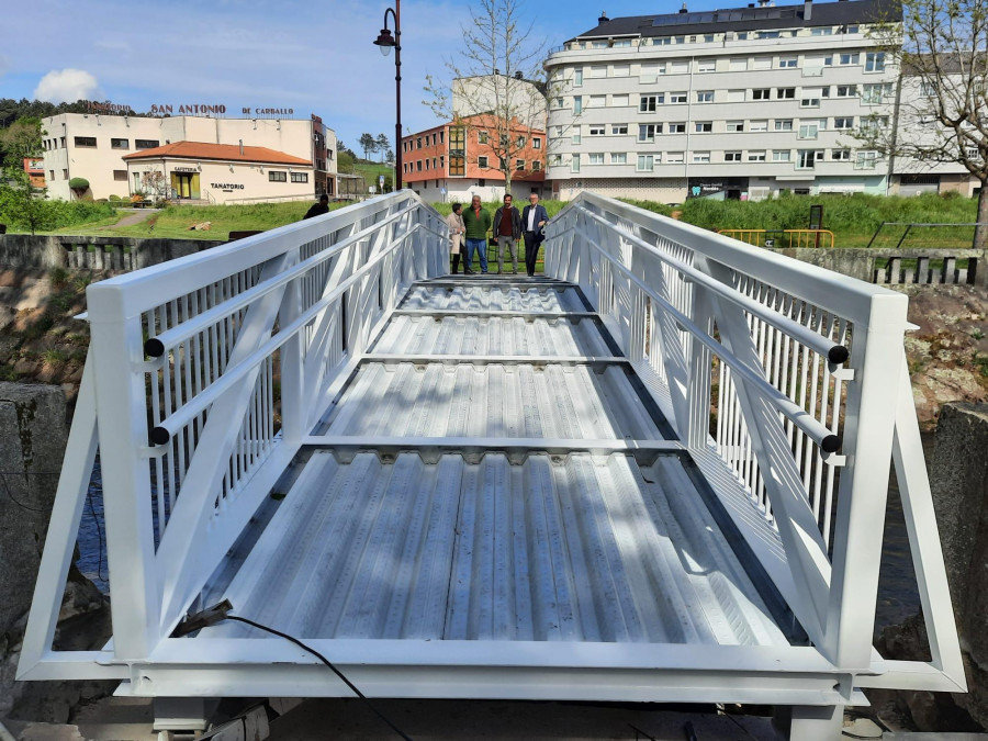 El PP critica la nueva pasarela del parque do Anllóns por no respetar la estética del entorno