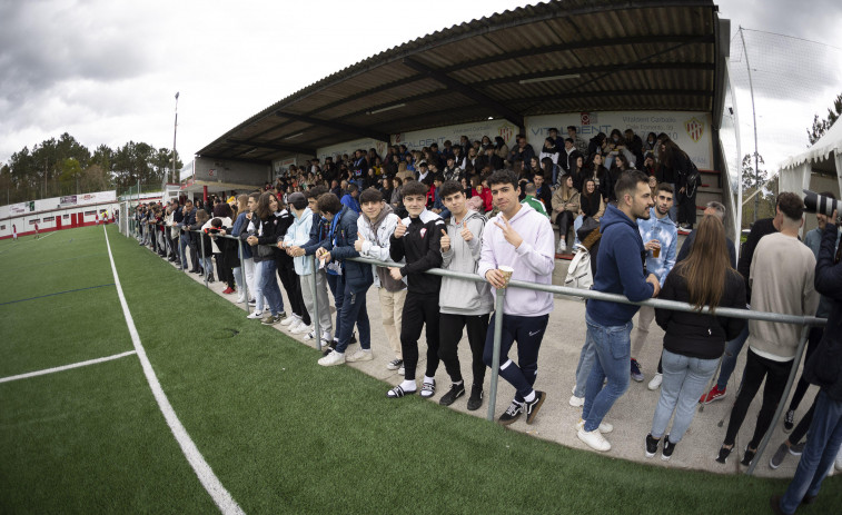 La nueva grada del campo de fútbol de Sofán también tendrá que esperar