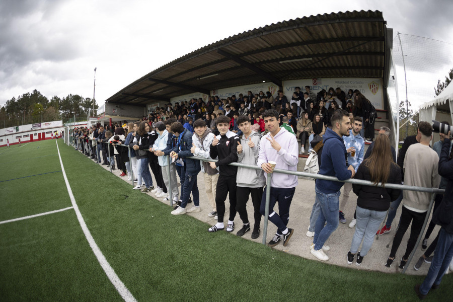 La nueva grada del campo de fútbol de Sofán también tendrá que esperar