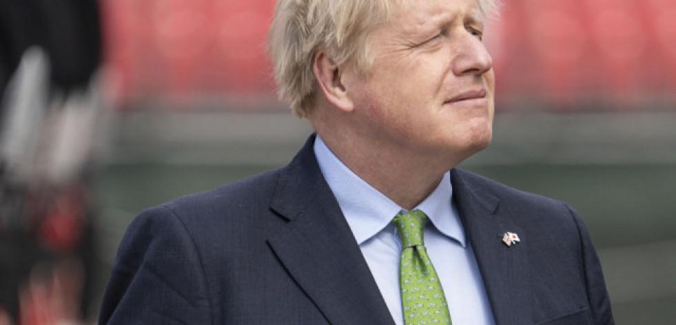 Un Boris Johnson desafiante clama su inocencia en el comité que lo investiga