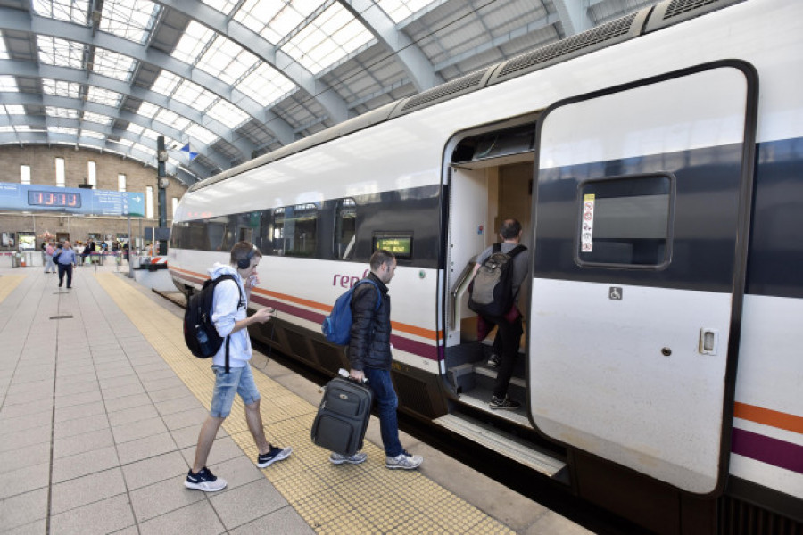 Renfe ofrece más de 28.500 plazas en trenes AVE y Alvia entre Galicia y Madrid para este puente