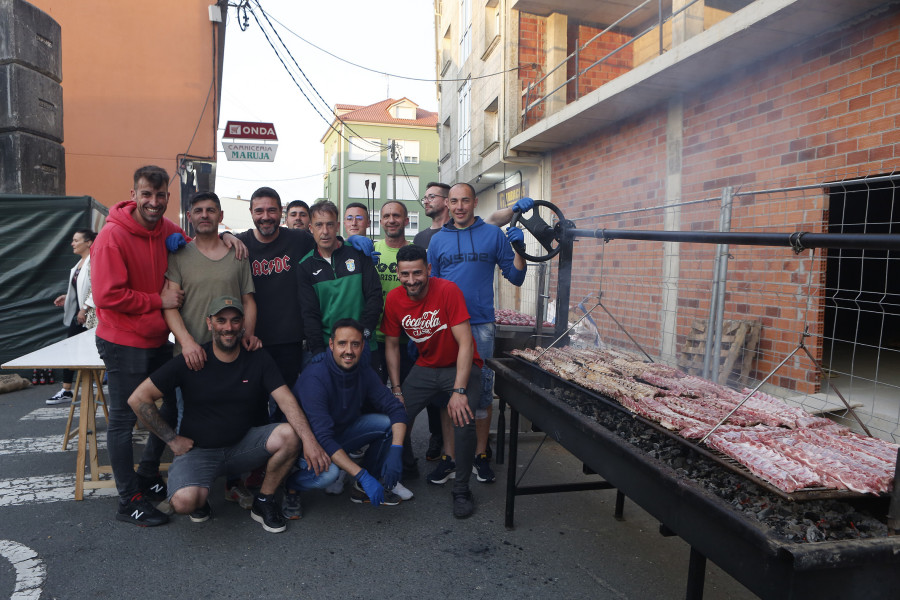 Churrascada en Coristanco para abrir las fiestas de Santa Marta