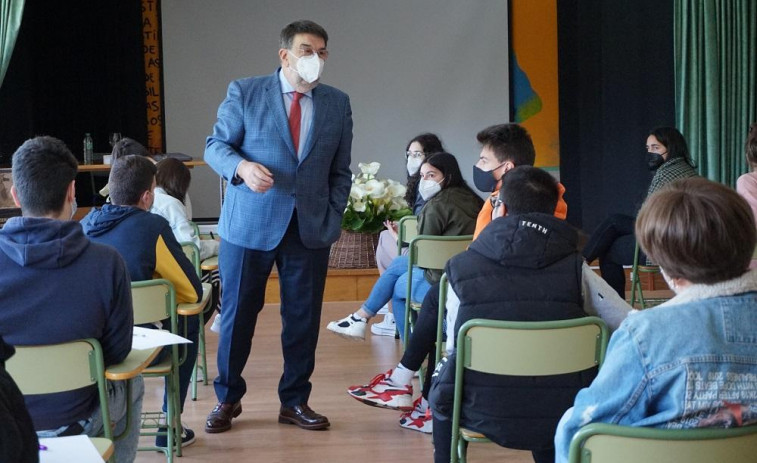 La obra de Delgado Gurriarán sirve de hilo conductor a la Semana Cultural del  IES de Baio