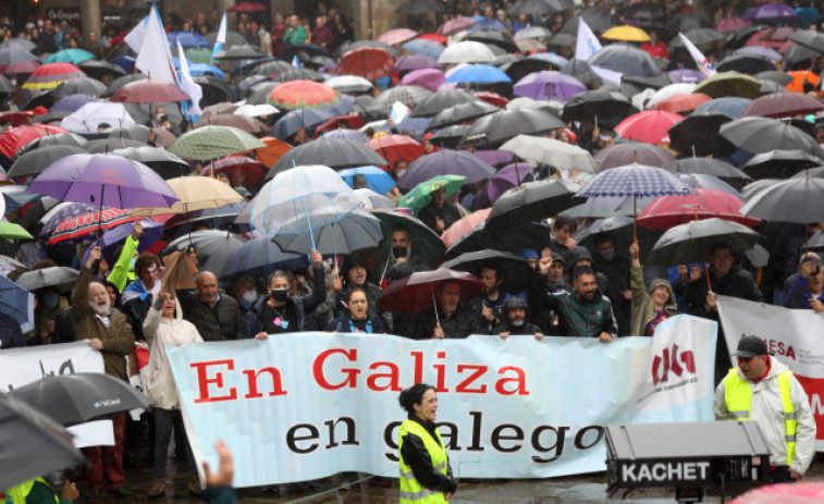 Máis dun milleiro de persoas piden á Xunta un cambio de políticas por 