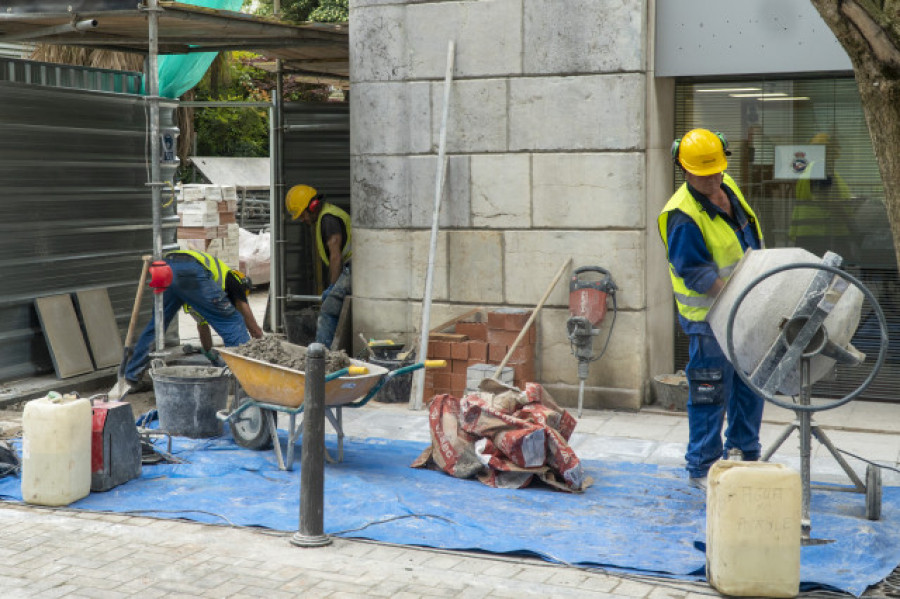 Solo 17 personas entran en el mercado laboral en Galicia por cada 100 en edad de abandonarlo