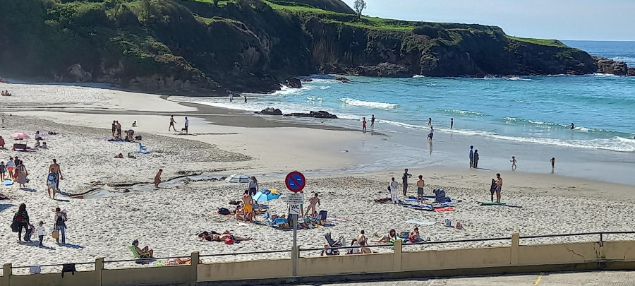 El Concello regula en una ordenanza las actividades de la playa de Caión