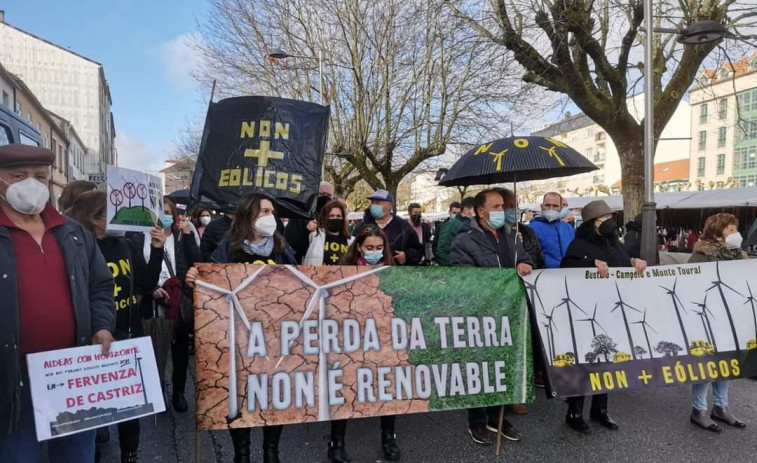 Una docena de entidades de la comarca se suman a la manifestación contra los eólicos