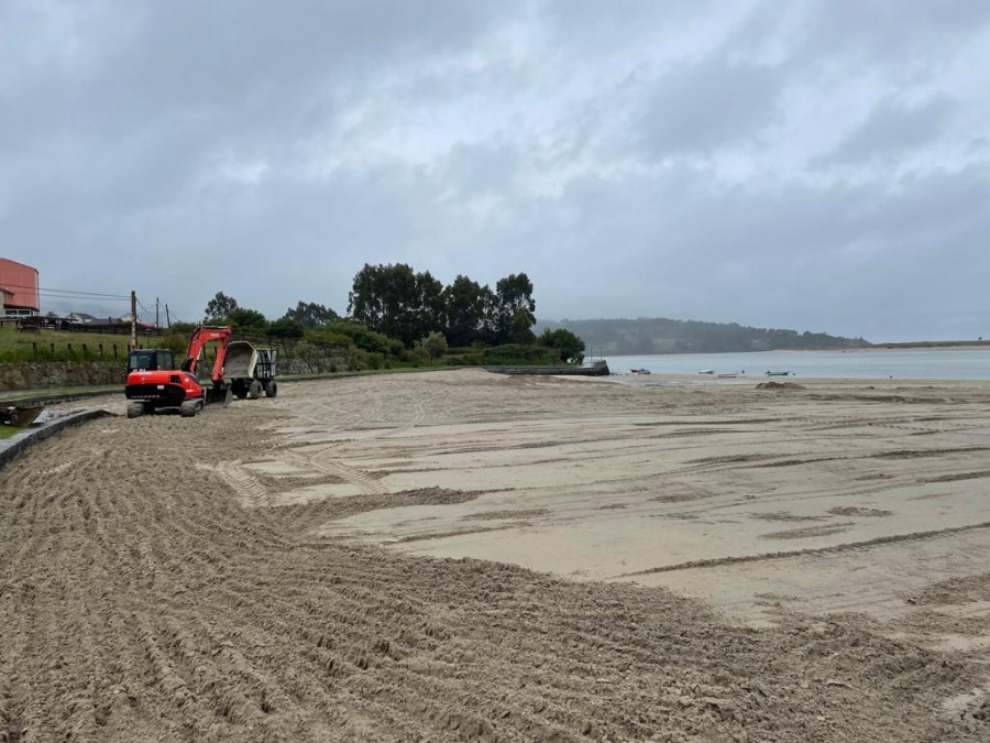 La Diputación invierte 237.000 euros en la limpieza de las playas de la Costa da Morte