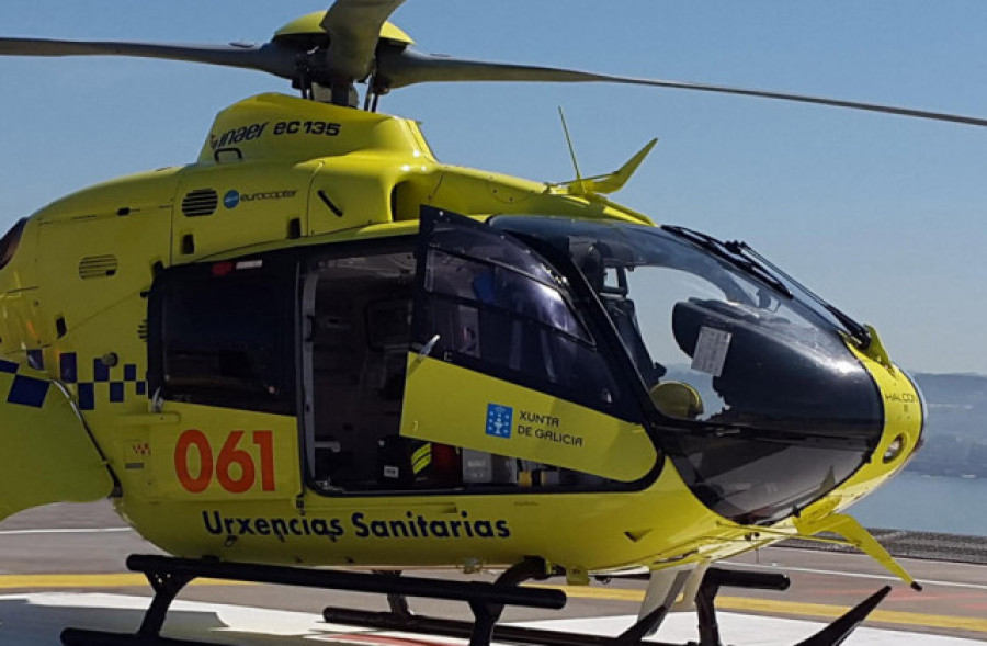 Una trabajadora sufre lesiones graves en un brazo a causa de un accidente en una conservera de Carnota