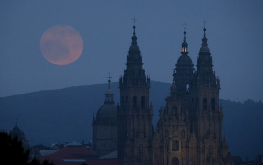 La superluna de fresa podrá verse esta noche en toda Galicia