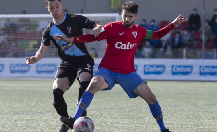 El capitán Aarón causa baja en el Bergantiños y Carlos López renueva