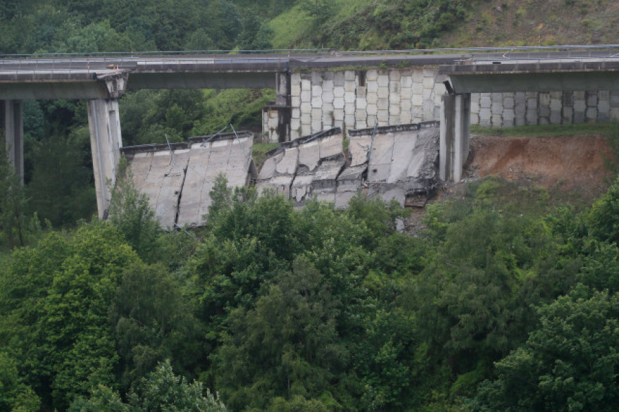 Cae otra parte del viaducto de la A-6, entre Galicia y Castilla y León