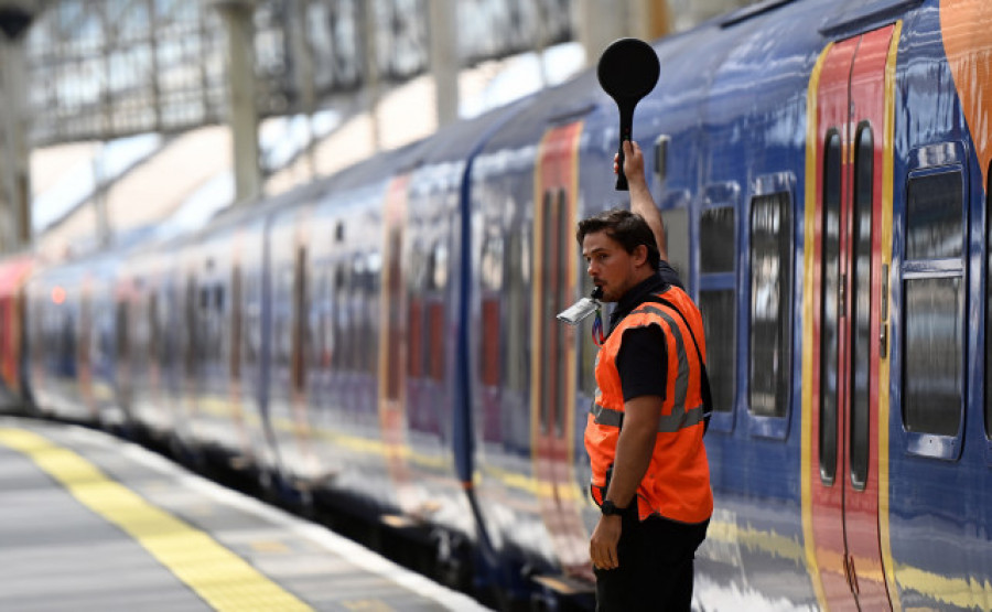 Estaciones de trenes y metro cerradas por la mayor huelga británica en 30 años