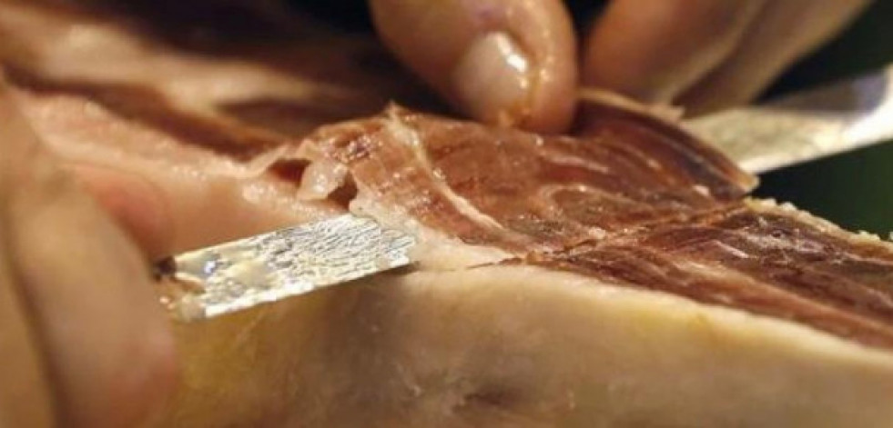 ​La alta cocina húngara toma nota de los maestros jamoneros en España