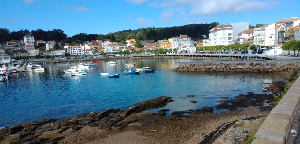 Remolcado hasta Camariñas un velero holandés con cuatro tripulantes tras quedar a la deriva