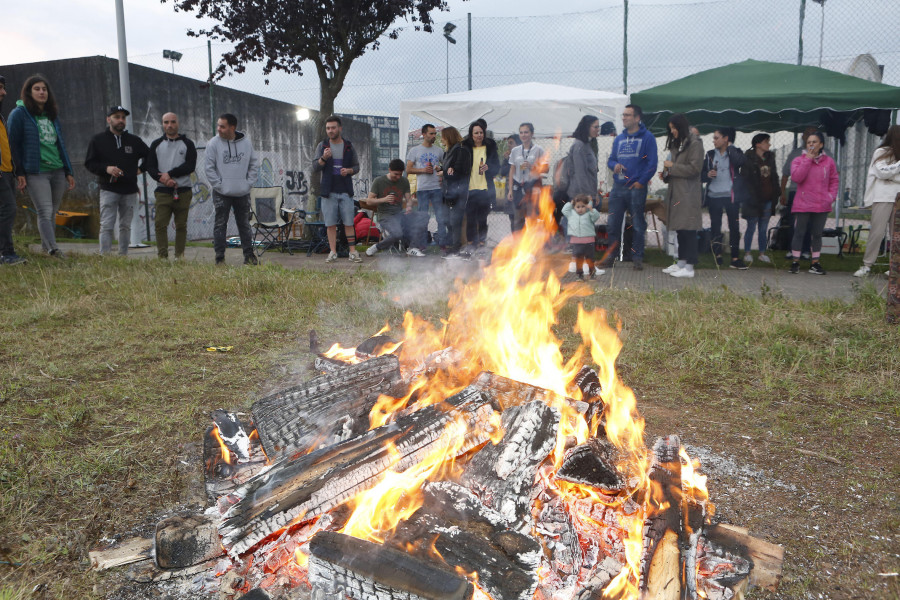 Carballo arde en San Xoán para espantar los malos augurios