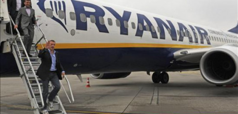 La huelga de tripulantes de cabina de Ryanair cancela varios vuelos que operaban en Santiago