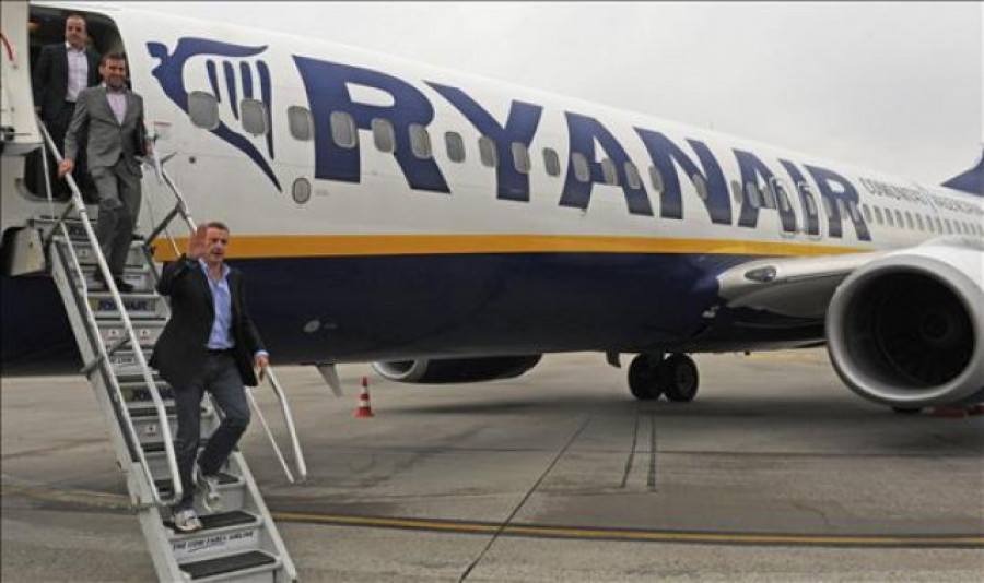 La huelga de tripulantes de cabina de Ryanair cancela varios vuelos que operaban en Santiago