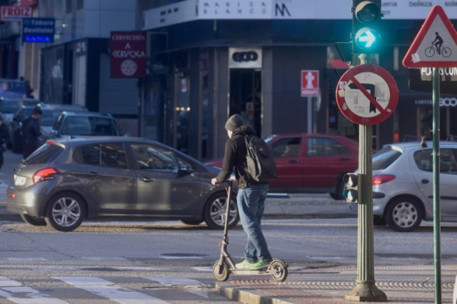 Multado con mil euros el conductor de un patinete eléctrico que triplicó la tasa alcoholemia en Lugo
