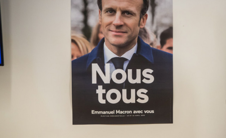 Macron mantiene a los pesos pesados en la remodelación de su Gobierno
