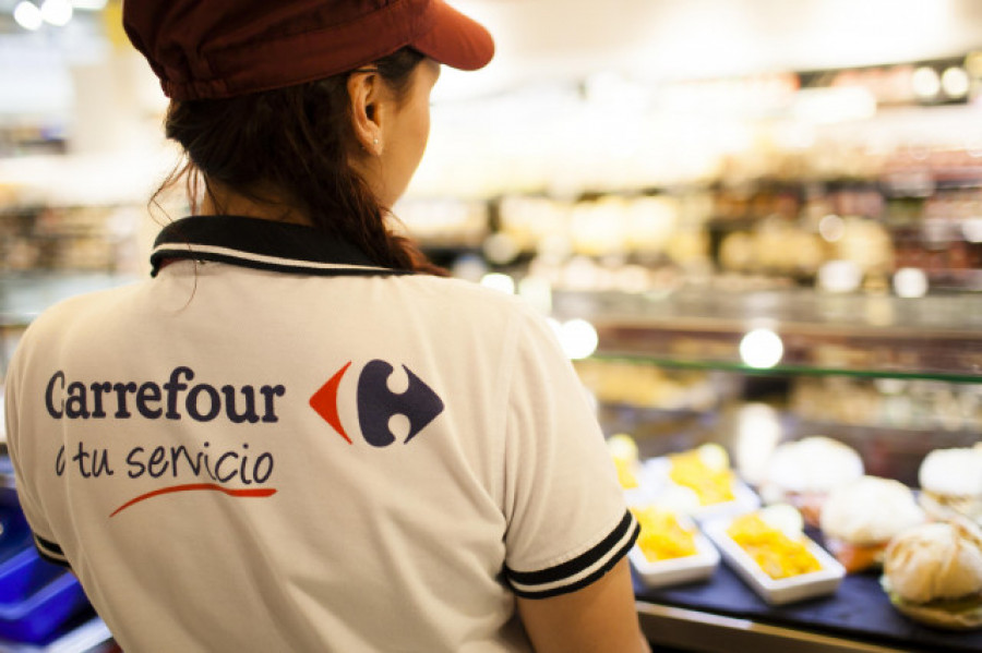 Carrefour contrata a más de 360 personas en Galicia para la campaña estival, un 37% más que el año anterior