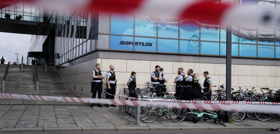 Tres muertos y varios heridos en un tiroteo en un centro comercial de Copenhague
