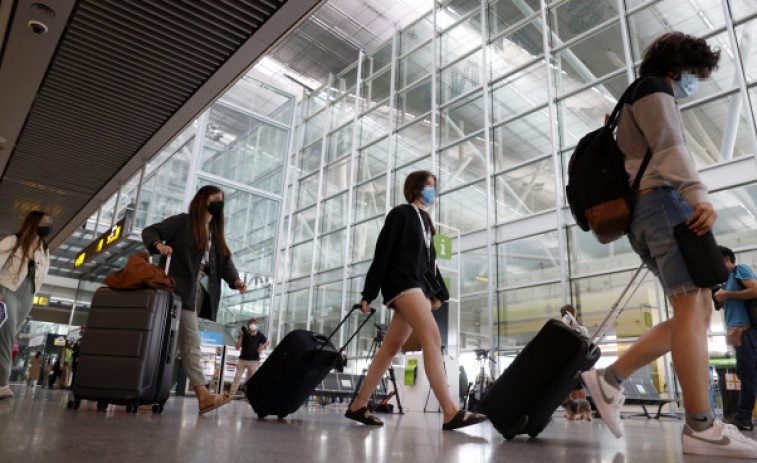 El aeropuerto de Santiago, entre las terminales no afectadas en la nueva convocatoria de huelga en Ryanair