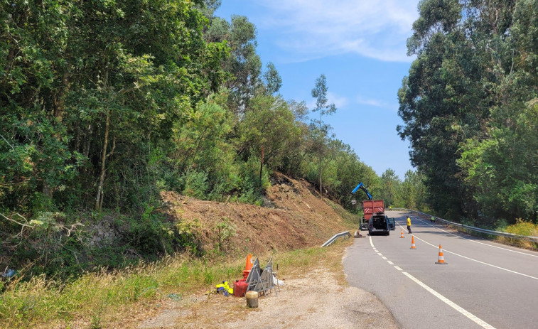 Continúan los trabajos de limpieza de las carreteras autonómicas de la comarca