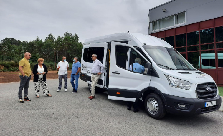 La Diputación entrega a Aspaber un nuevo vehículo adaptado