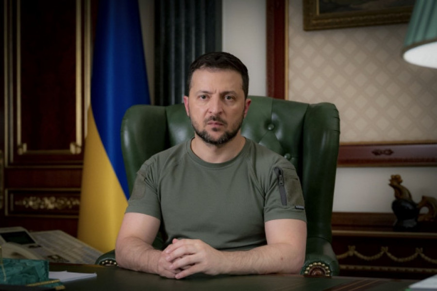 Zelenski se burla del plan de paz de Musk para Ucrania y le invita al país