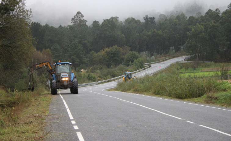 La Xunta limpiará la próxima semana los márgenes de dos carreteras autonómicas en Muros y Ordes