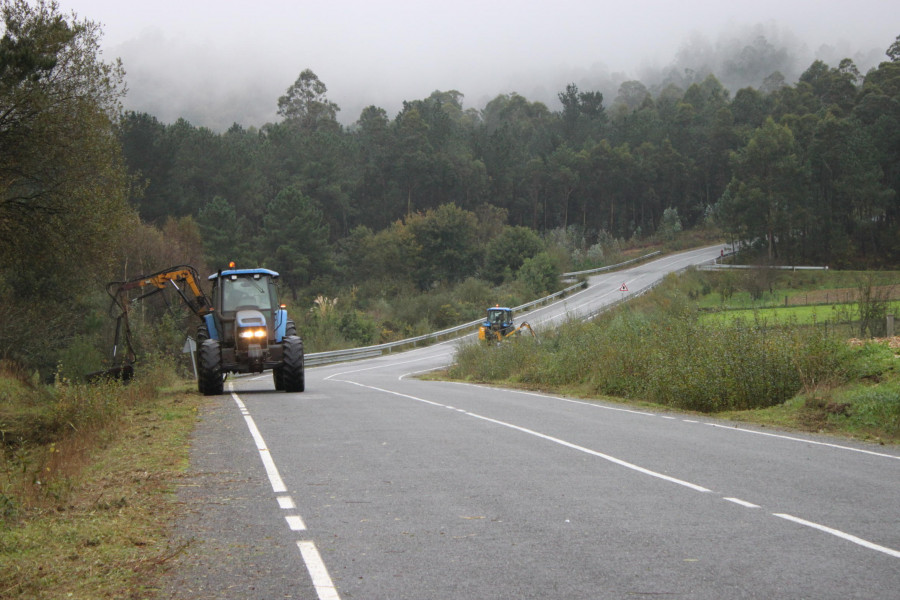 La Xunta limpiará la próxima semana los márgenes de dos carreteras autonómicas en Muros y Ordes