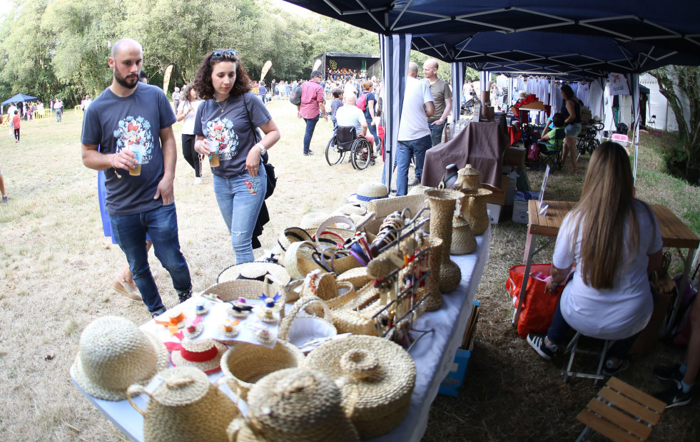 La feria de artesanía de la 37ª Festa da Carballeira de Zas tendrá casi el doble de puestos