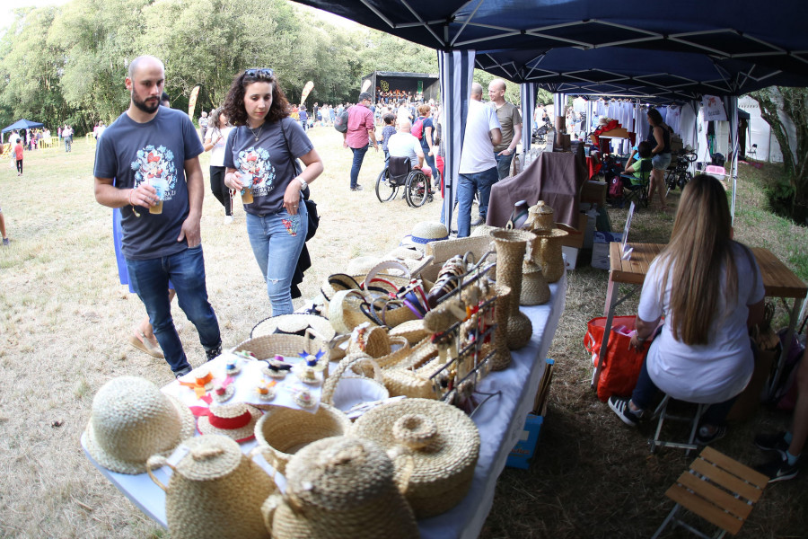 La feria de artesanía de la 37ª Festa da Carballeira de Zas tendrá casi el doble de puestos